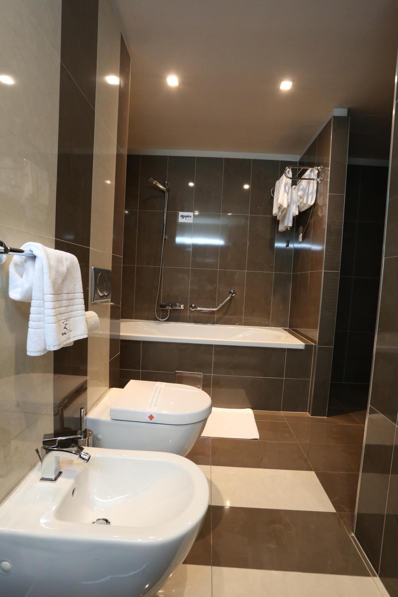 Hotel Ζένιτσα Εξωτερικό φωτογραφία